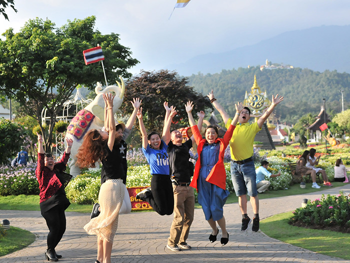 Utforsk Thailands underverk: Teamets eventyr i pålitelige utendørssko