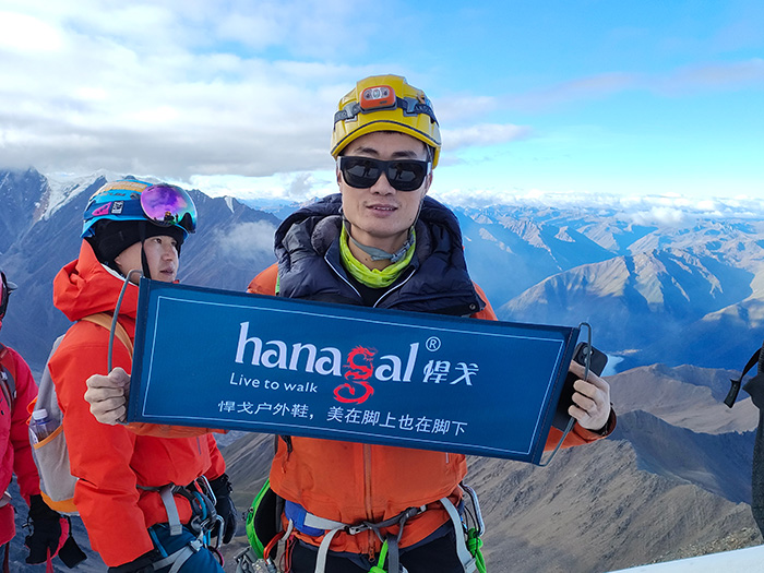 Erobre snødekte topper: Pålitelige tursko for ekstreme eventyr